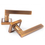 Замки і фурнітура