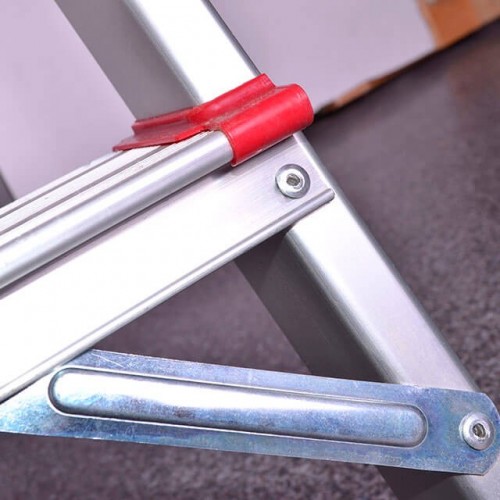 Драбина з алюмінію, 5 сходинок, висота до платформи 1065 мм INTERTOOL (LT-1005)